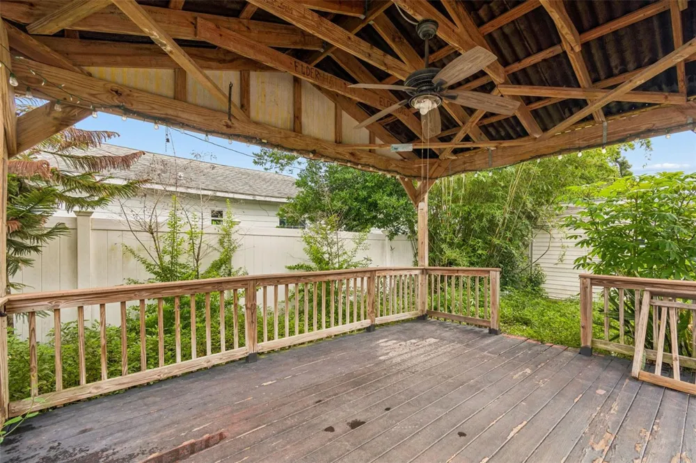 38621 NORTH AVENUE Zephyrhills, FL 33542