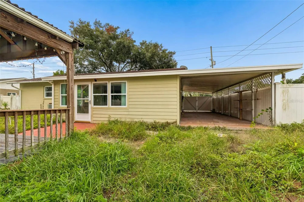 38621 NORTH AVENUE Zephyrhills, FL 33542