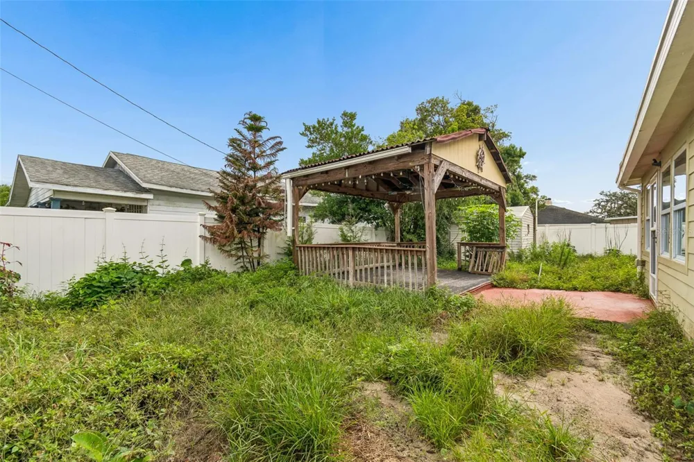 38621 NORTH AVENUE Zephyrhills, FL 33542