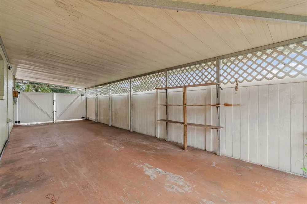 38621 NORTH AVENUE Zephyrhills, FL 33542