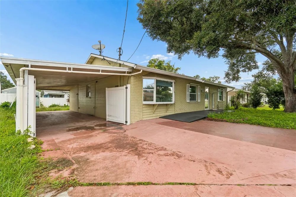 38621 NORTH AVENUE Zephyrhills, FL 33542