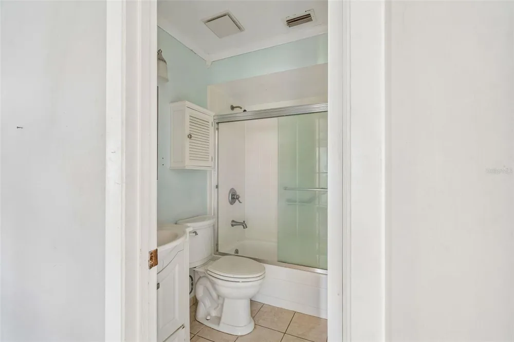 38621 NORTH AVENUE Zephyrhills, FL 33542
