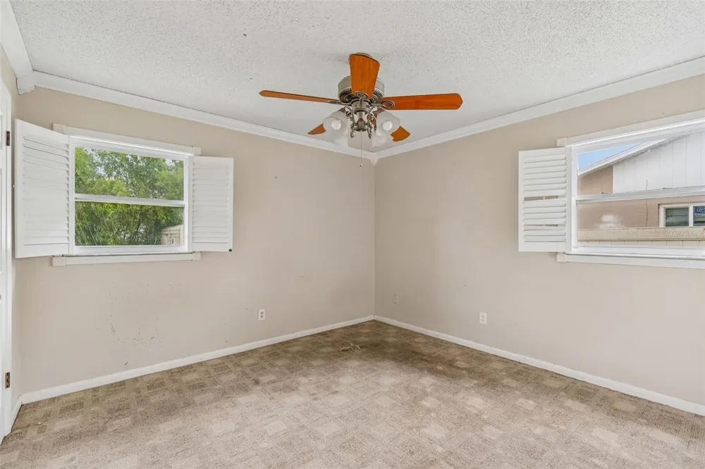 38621 NORTH AVENUE Zephyrhills, FL 33542