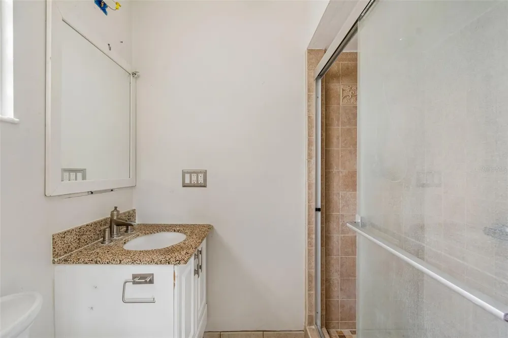 38621 NORTH AVENUE Zephyrhills, FL 33542