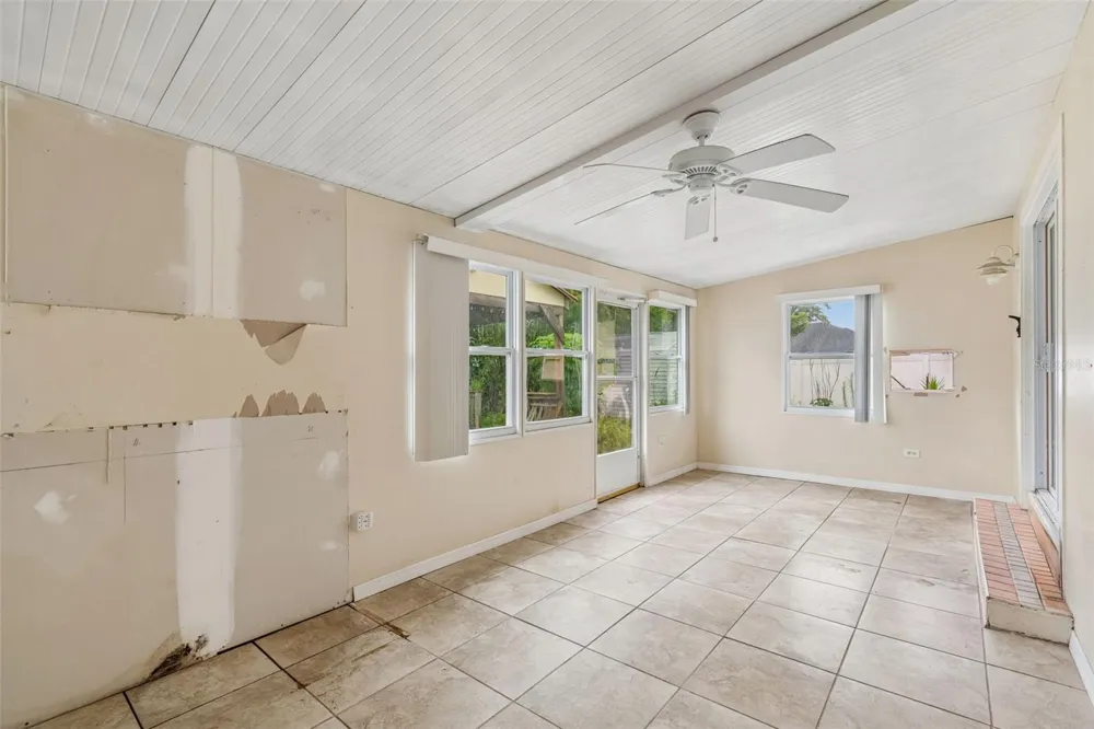 38621 NORTH AVENUE Zephyrhills, FL 33542