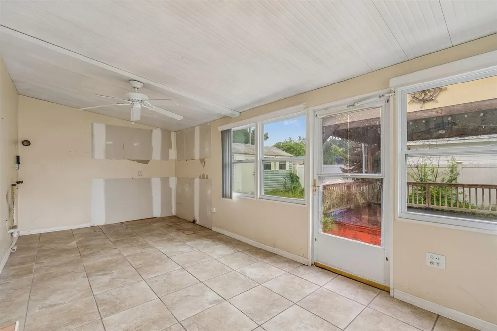 38621 NORTH AVENUE Zephyrhills, FL 33542