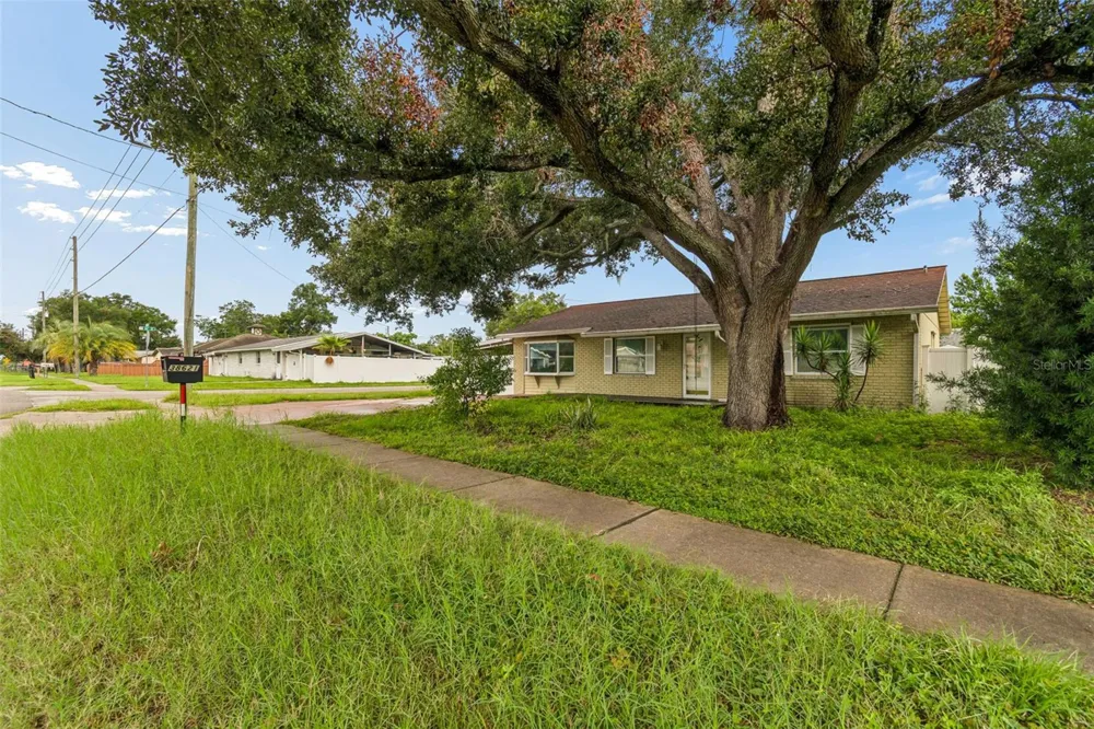38621 NORTH AVENUE Zephyrhills, FL 33542