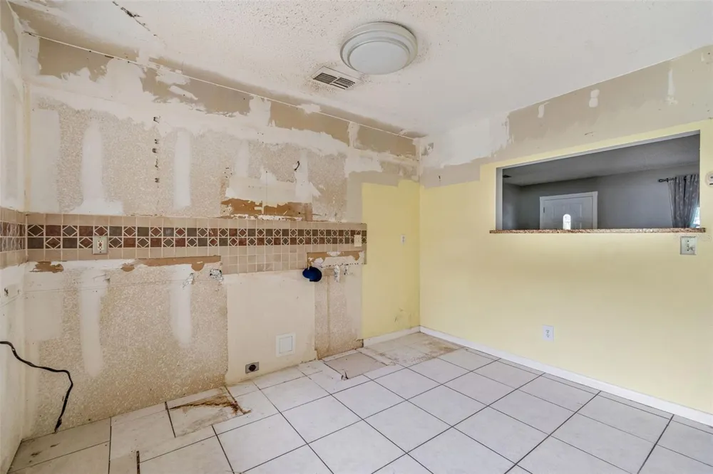 38621 NORTH AVENUE Zephyrhills, FL 33542