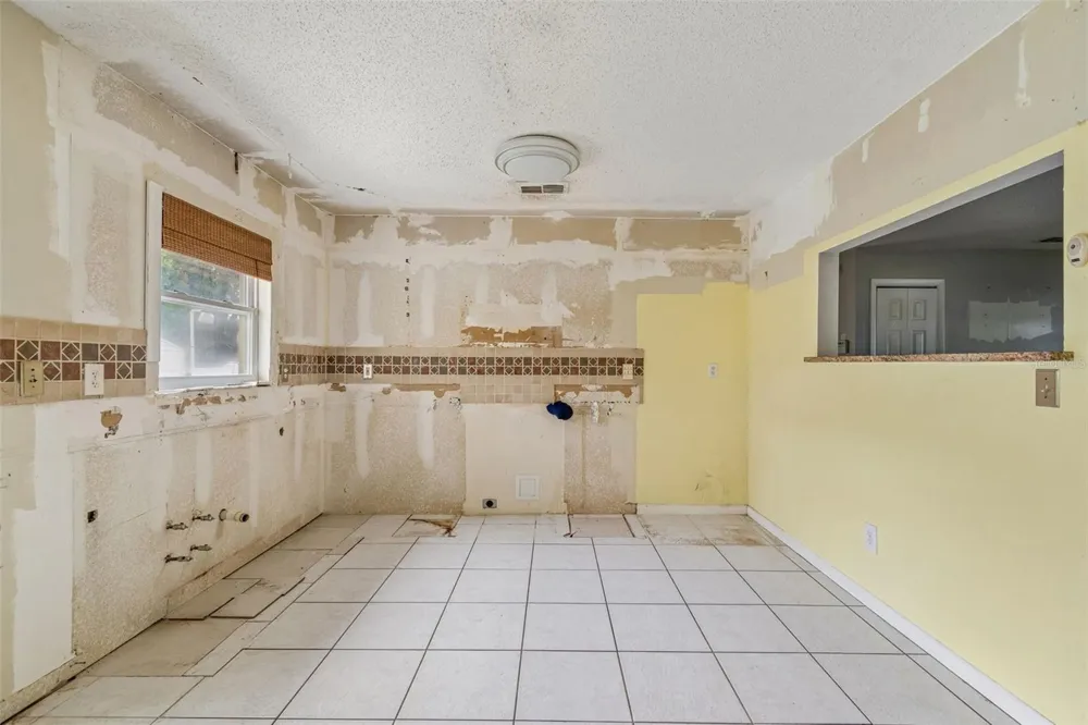 38621 NORTH AVENUE Zephyrhills, FL 33542