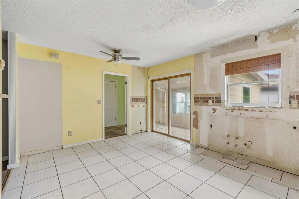38621 NORTH AVENUE Zephyrhills, FL 33542