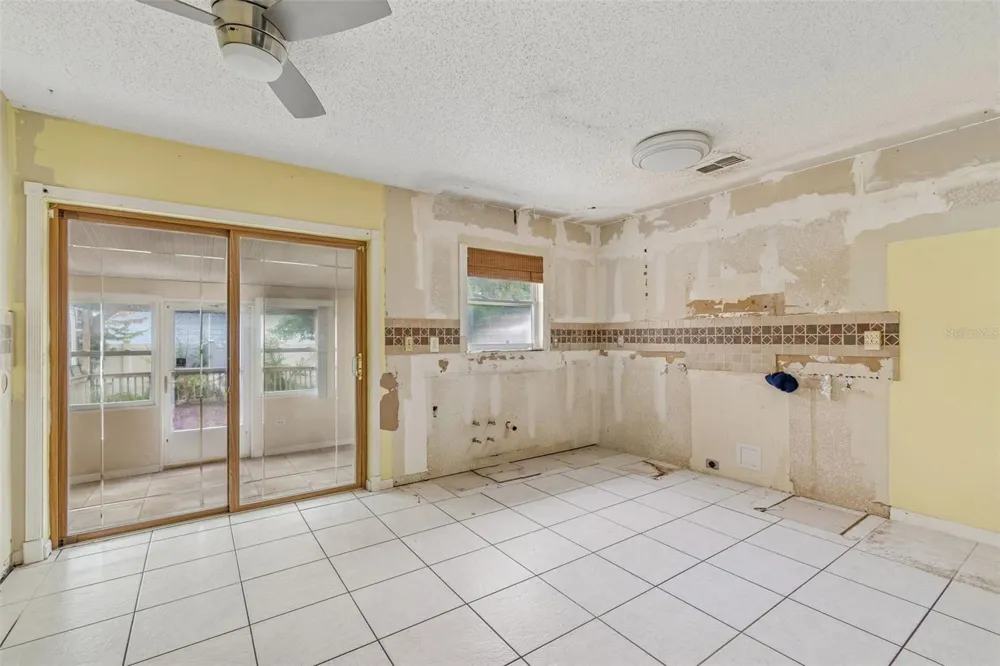 38621 NORTH AVENUE Zephyrhills, FL 33542