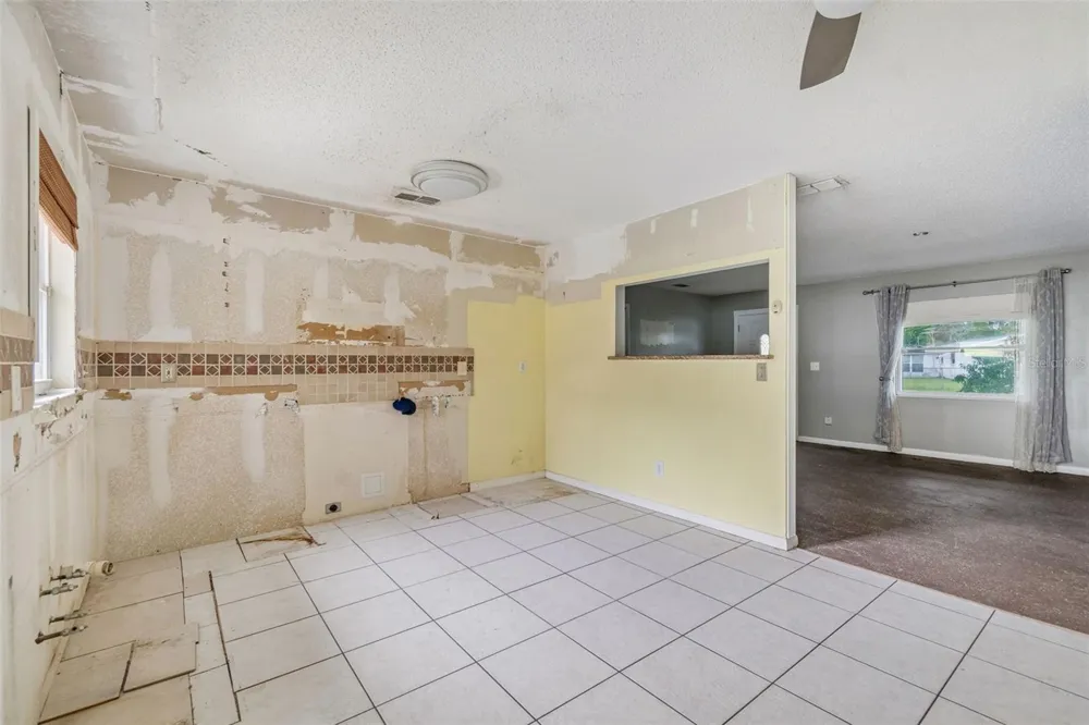 38621 NORTH AVENUE Zephyrhills, FL 33542