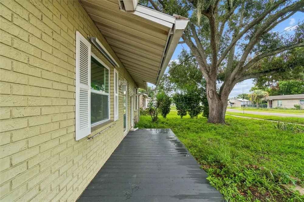 38621 NORTH AVENUE Zephyrhills, FL 33542