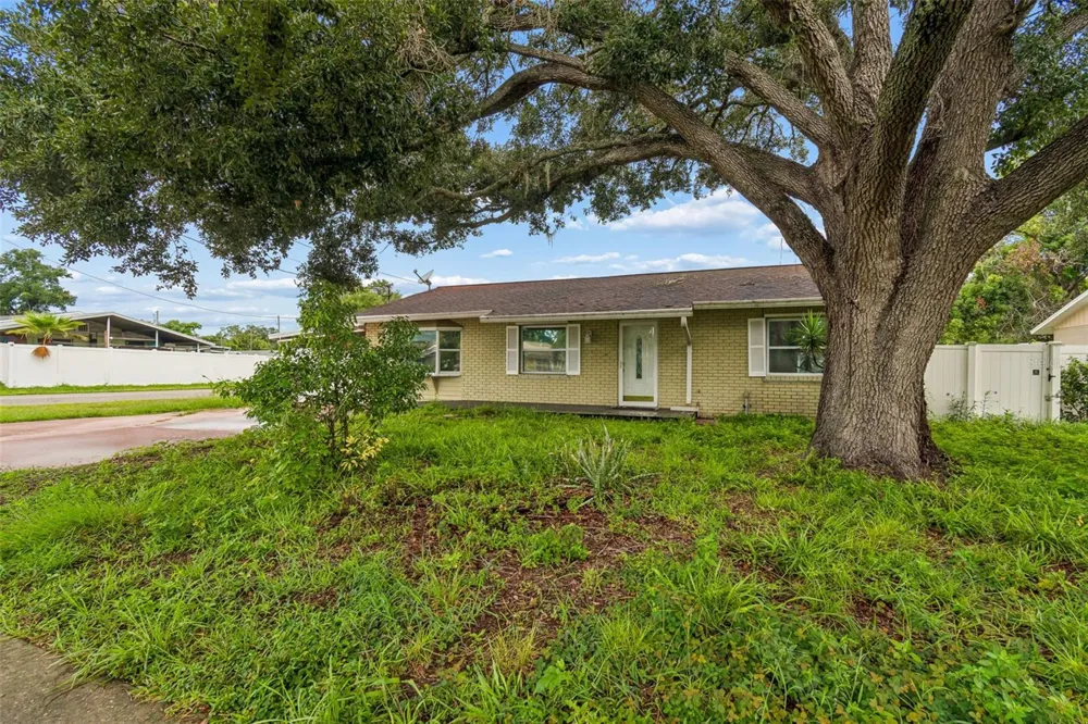 38621 NORTH AVENUE Zephyrhills, FL 33542