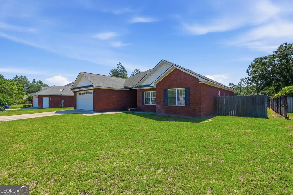 94 Taylor Wells LN Hinesville, GA 31313
