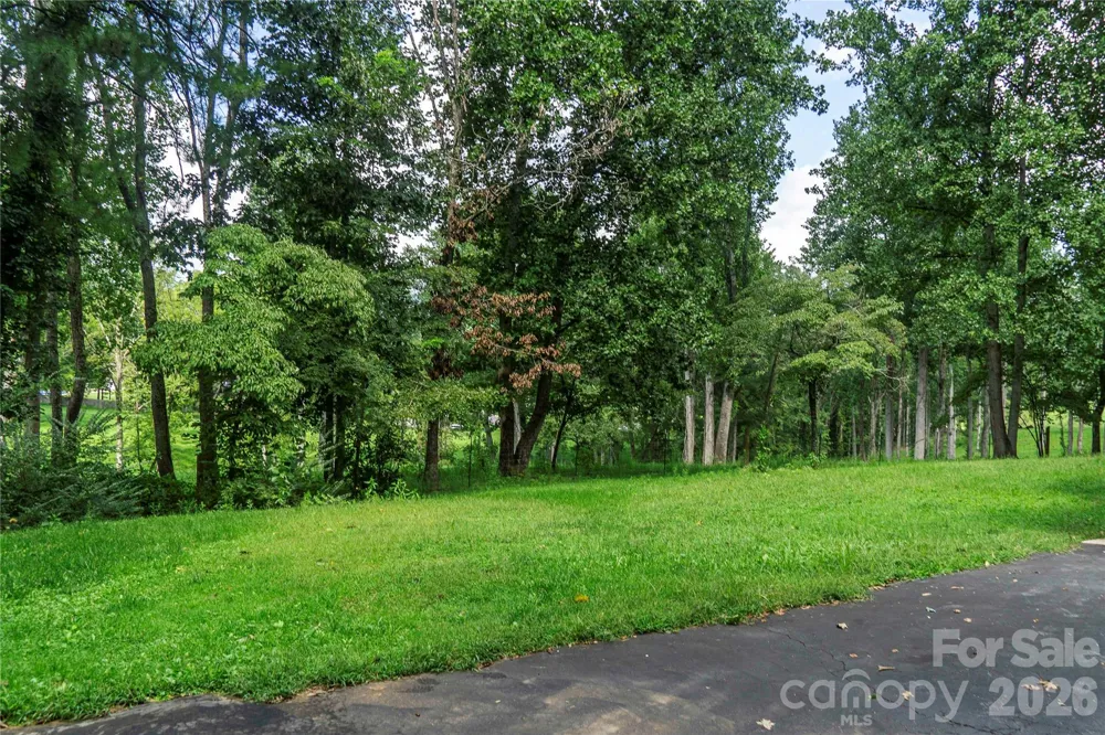 15 Pete Luther Road Candler, NC 28715