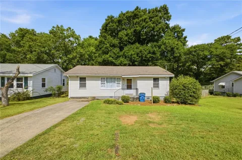 2706.5 Maple Street SE