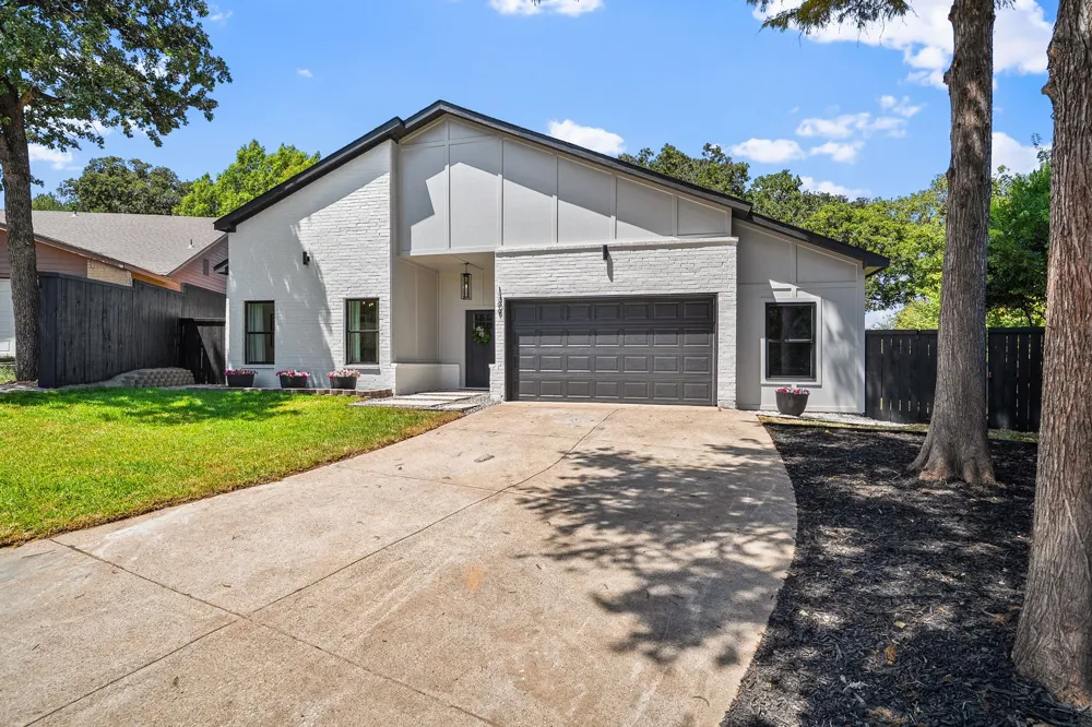 1309 Shady Hollow Euless, TX 76039