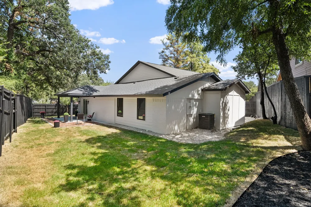 1309 Shady Hollow Euless, TX 76039