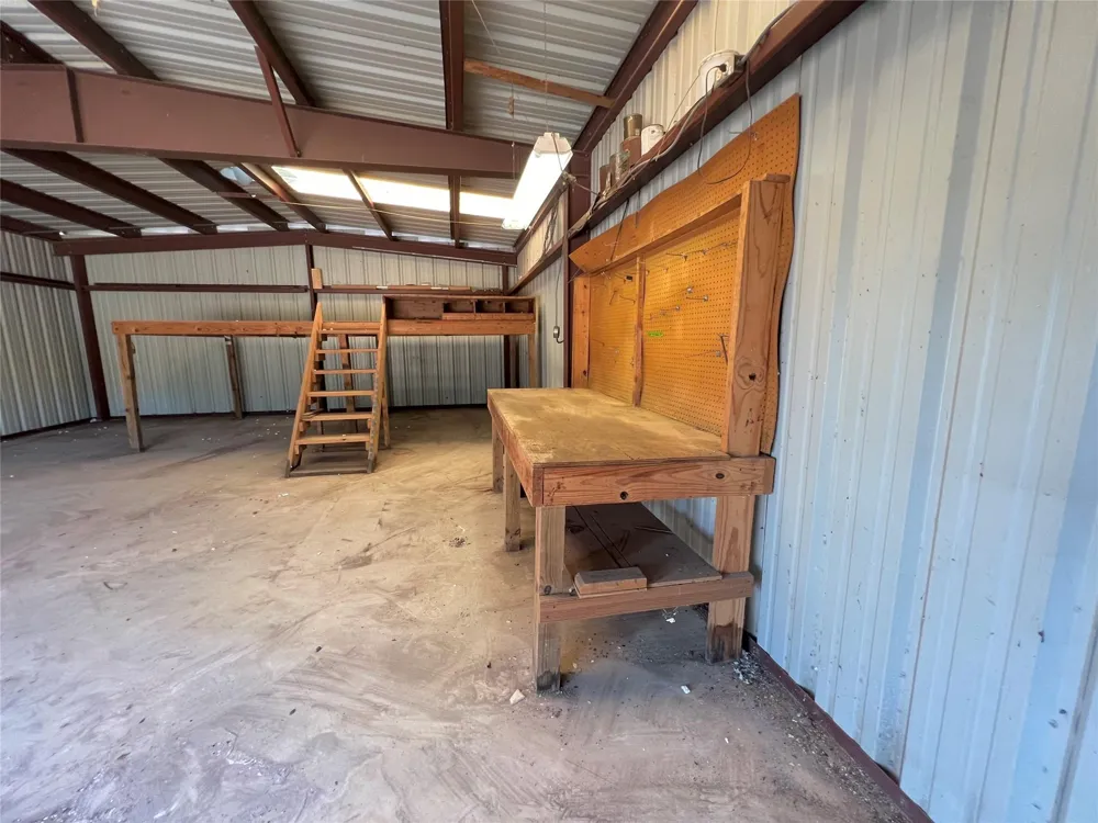 2325 Valenta Rd La Grange, TX 78945