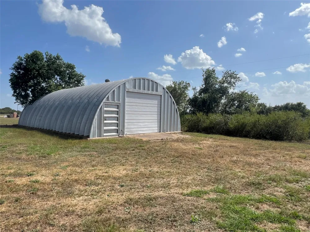 2325 Valenta Rd La Grange, TX 78945