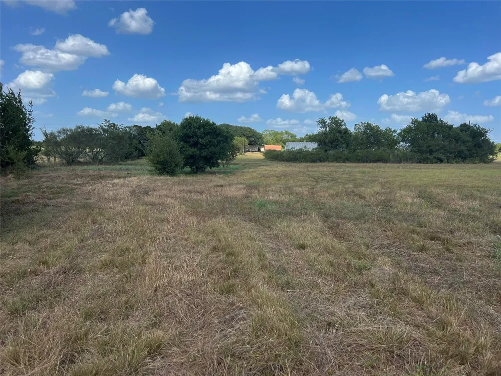 2325 Valenta Rd La Grange, TX 78945