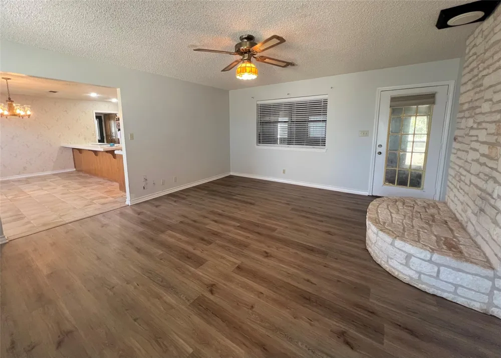 2325 Valenta Rd La Grange, TX 78945