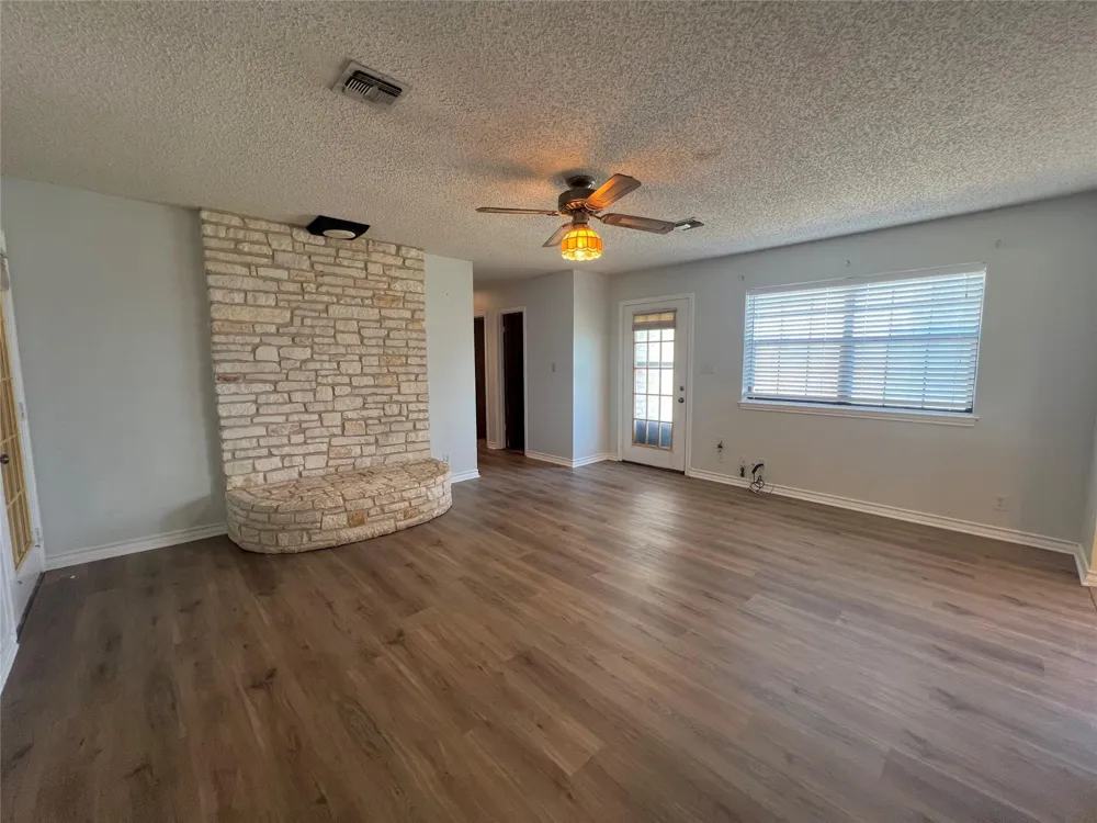 2325 Valenta Rd La Grange, TX 78945