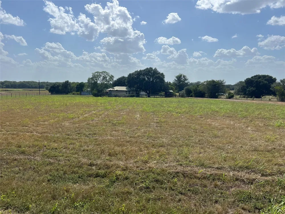2325 Valenta Rd La Grange, TX 78945
