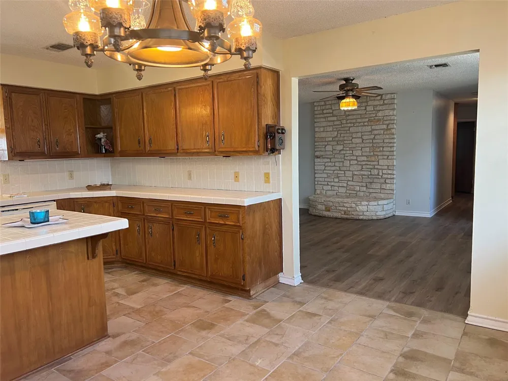 2325 Valenta Rd La Grange, TX 78945