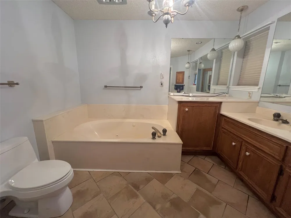 2325 Valenta Rd La Grange, TX 78945