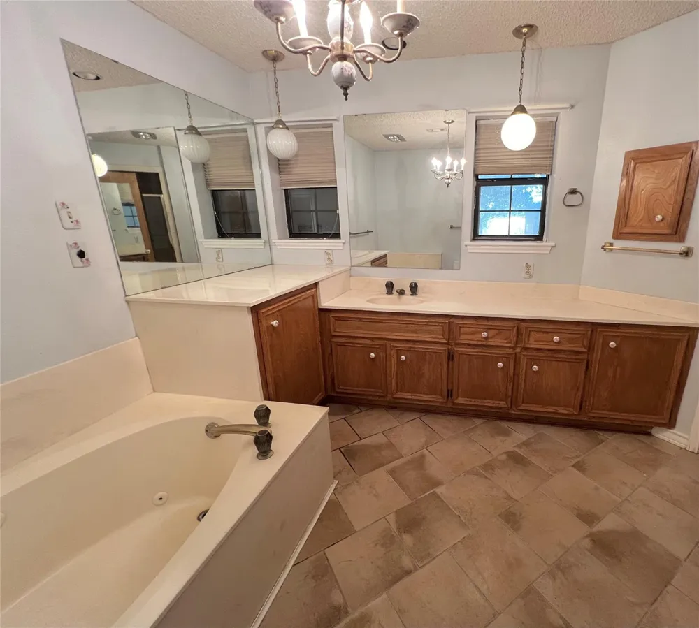 2325 Valenta Rd La Grange, TX 78945