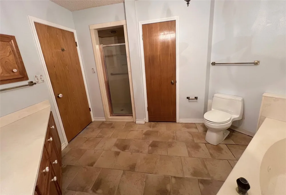 2325 Valenta Rd La Grange, TX 78945