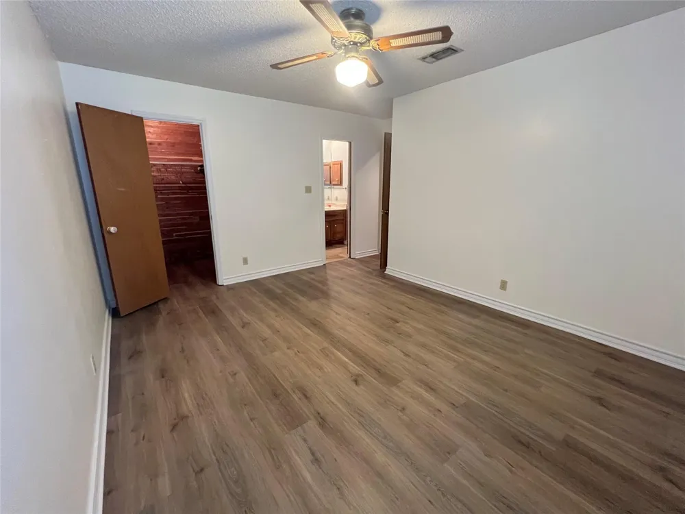 2325 Valenta Rd La Grange, TX 78945