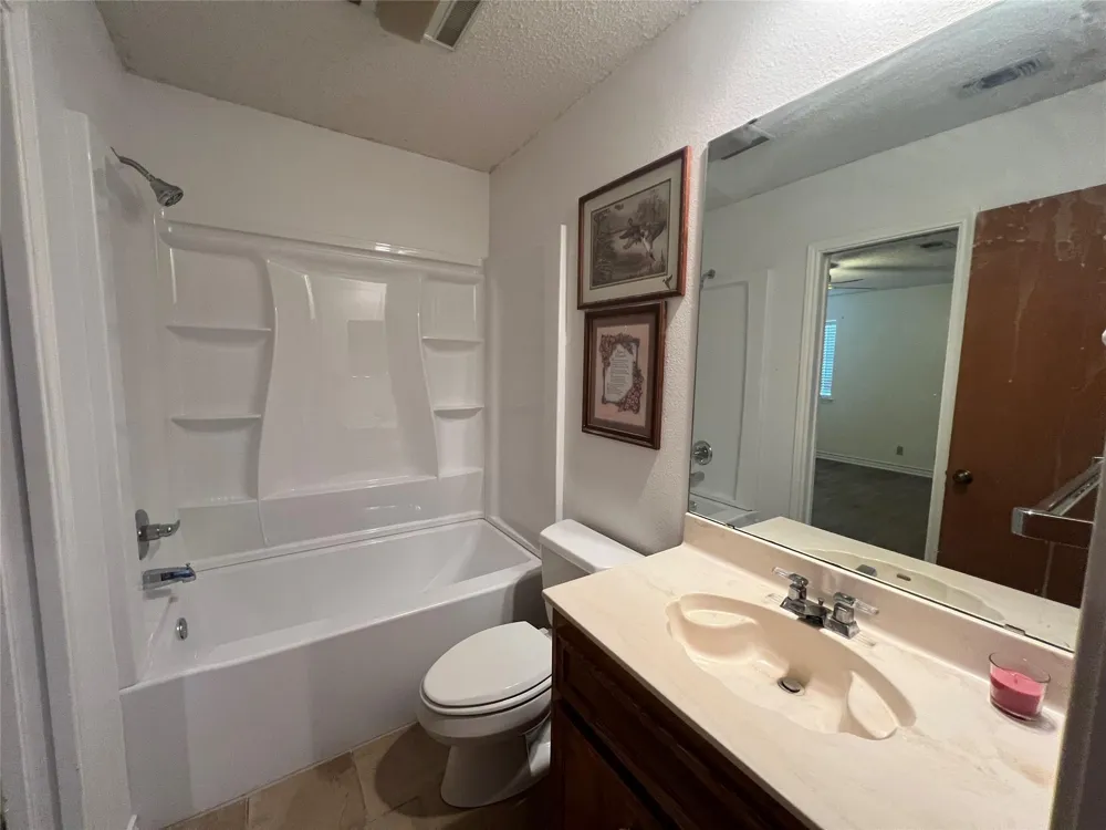 2325 Valenta Rd La Grange, TX 78945