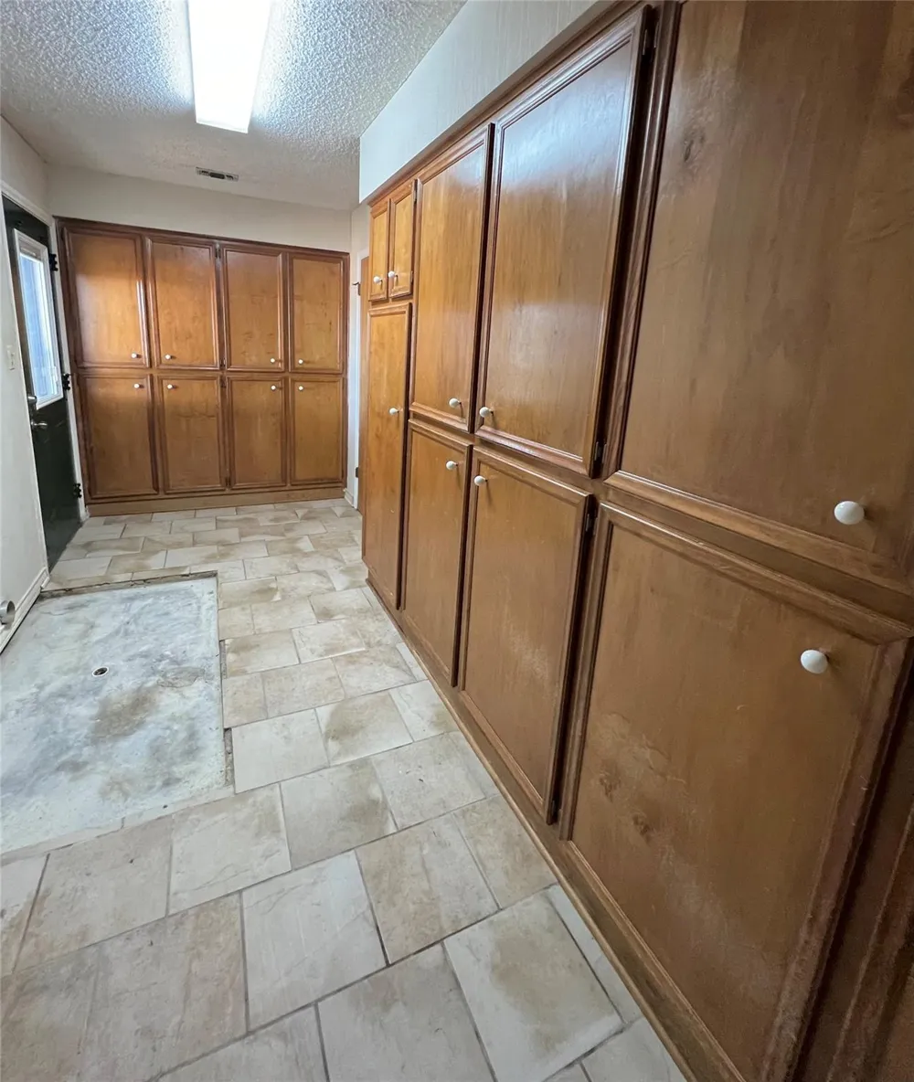 2325 Valenta Rd La Grange, TX 78945