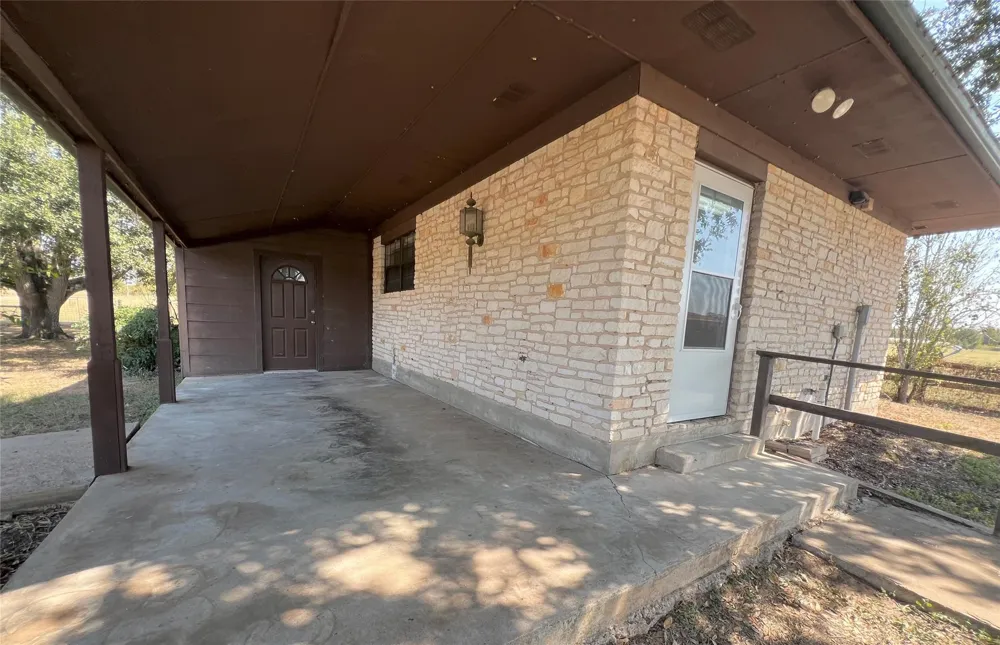 2325 Valenta Rd La Grange, TX 78945