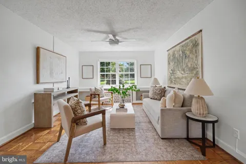 1602 W ABINGDON DRIVE #101