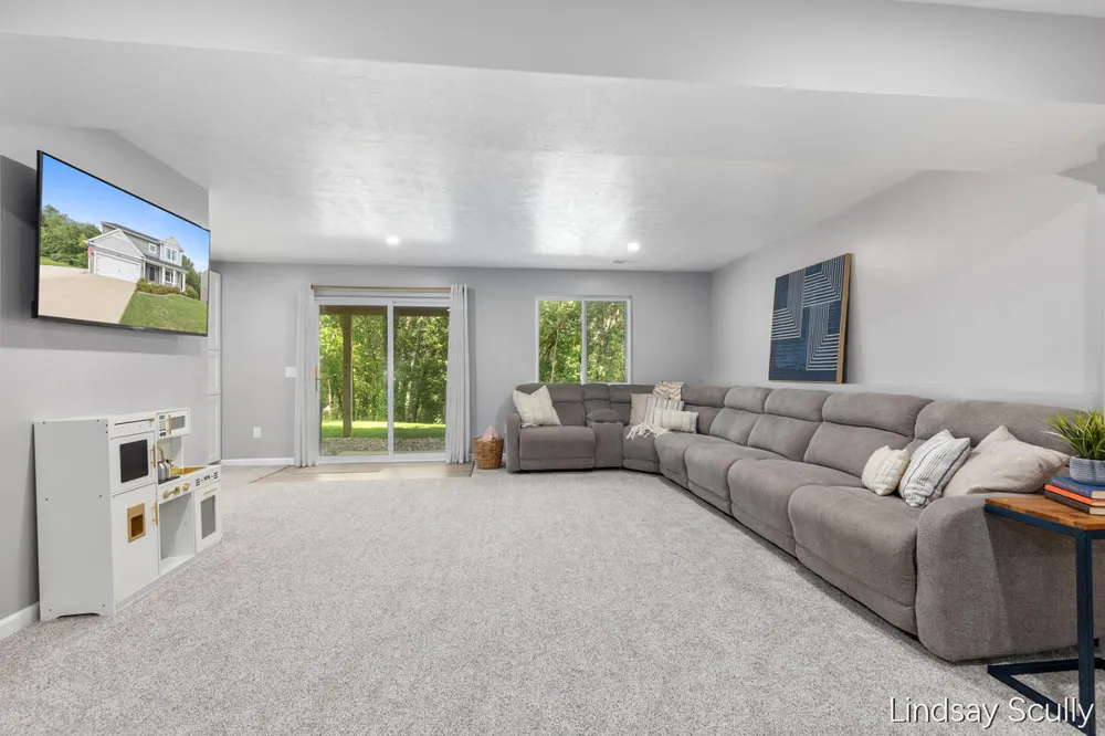 363 Minstehr Drive Middleville, MI 49333