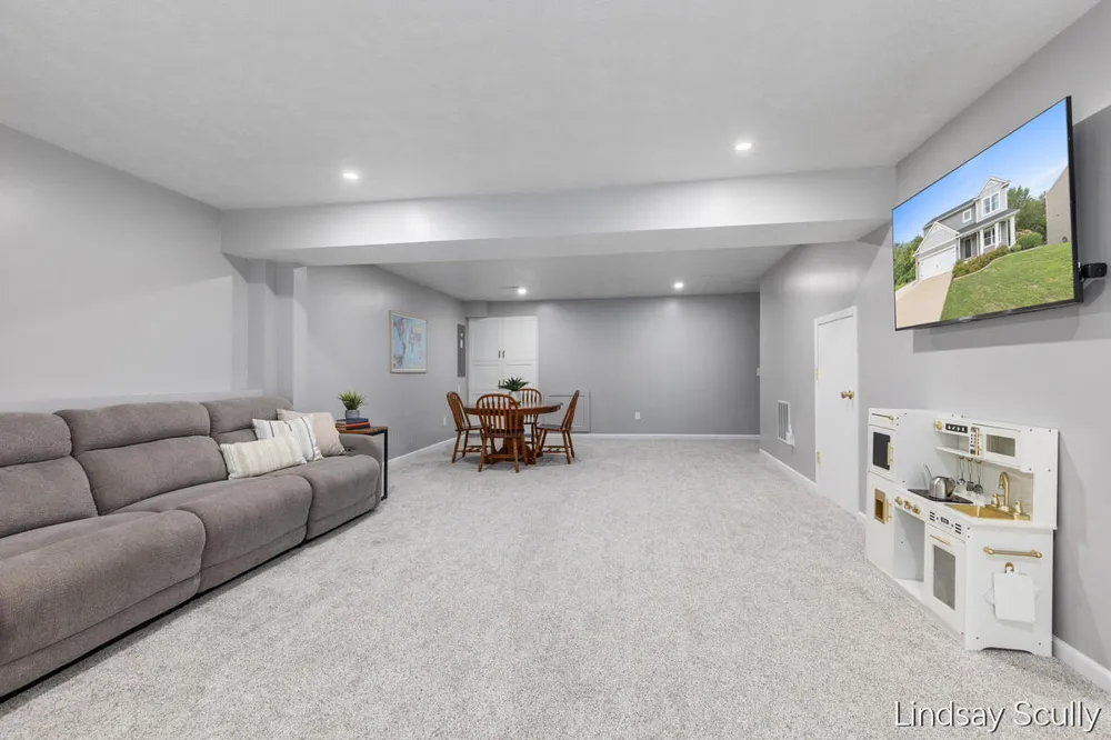363 Minstehr Drive Middleville, MI 49333