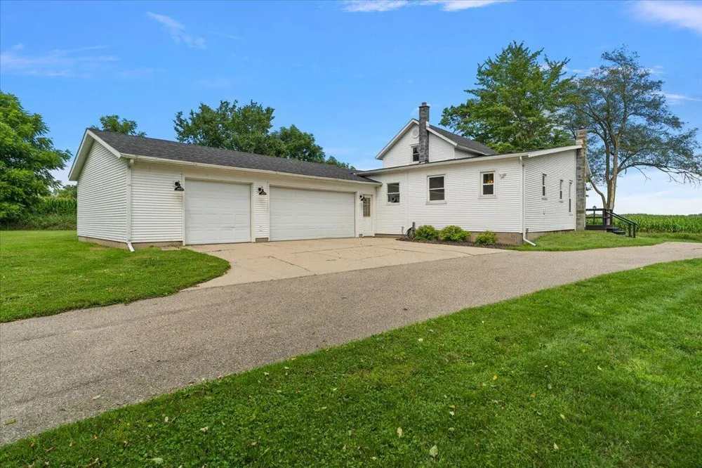 7453 Morse Lake Avenue SE Alto, MI 49302