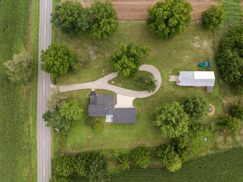 7453 Morse Lake Avenue SE Alto, MI 49302