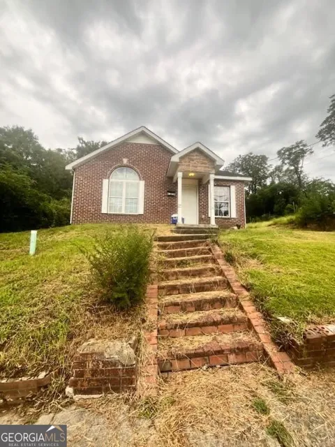 460 Elm ST