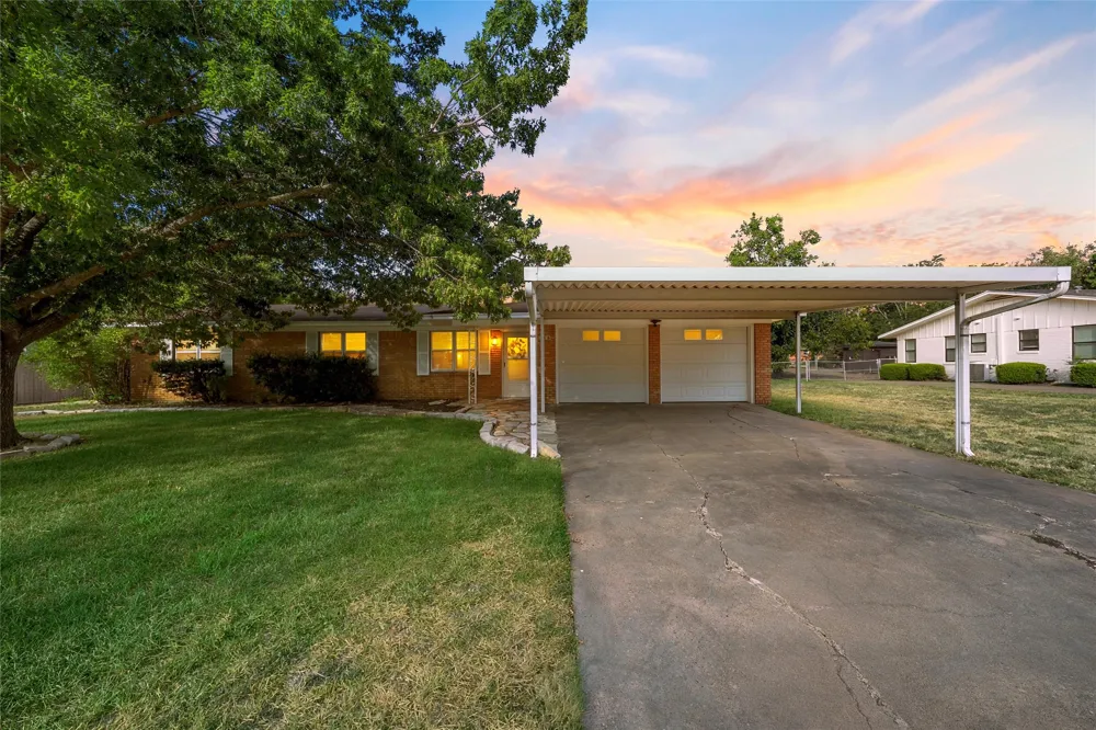 316 Cranbrook Drive Woodway, TX 76712