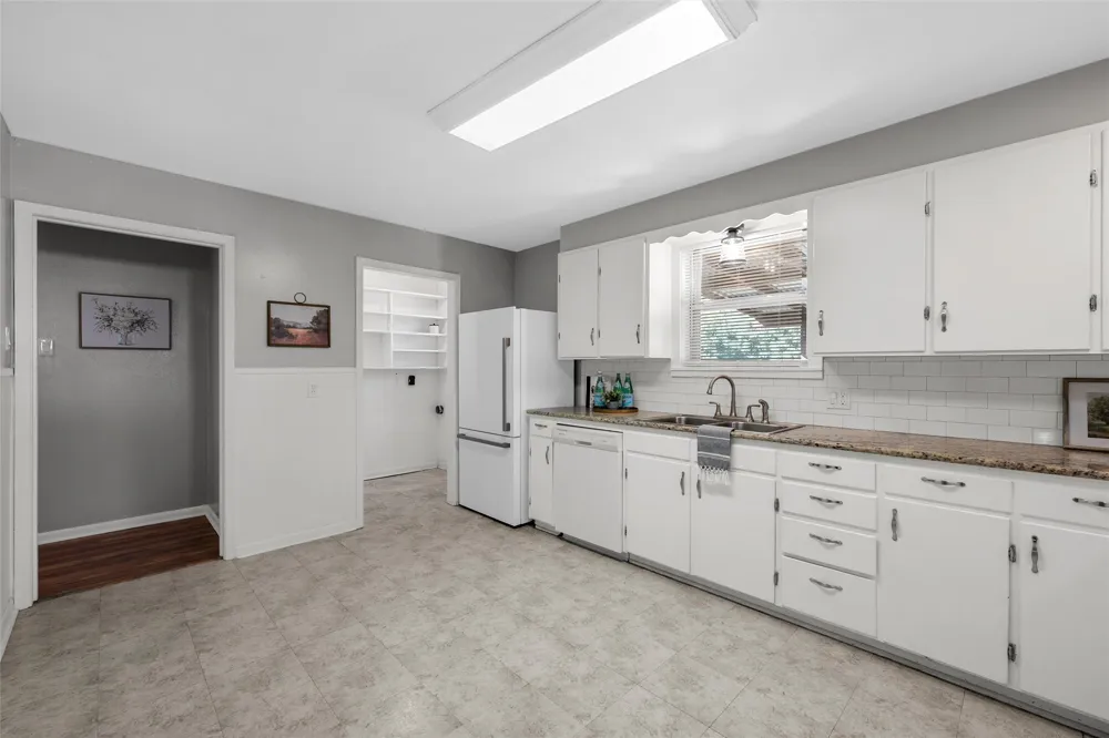 316 Cranbrook Drive Woodway, TX 76712