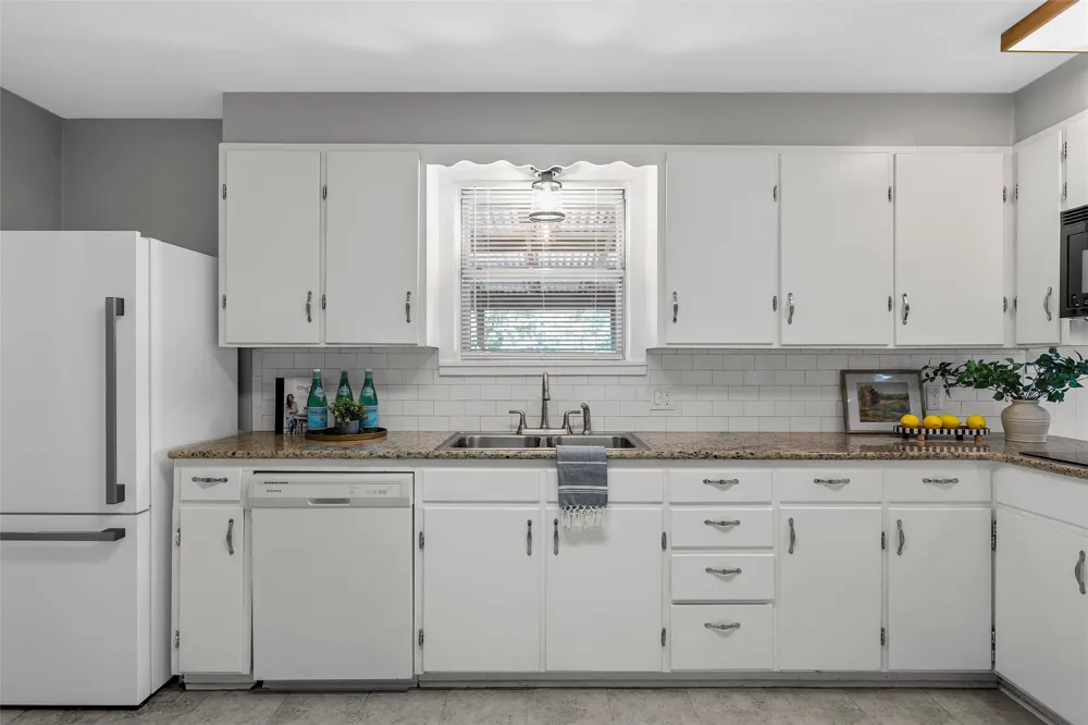 316 Cranbrook Drive Woodway, TX 76712