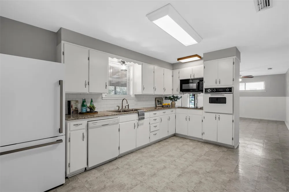 316 Cranbrook Drive Woodway, TX 76712