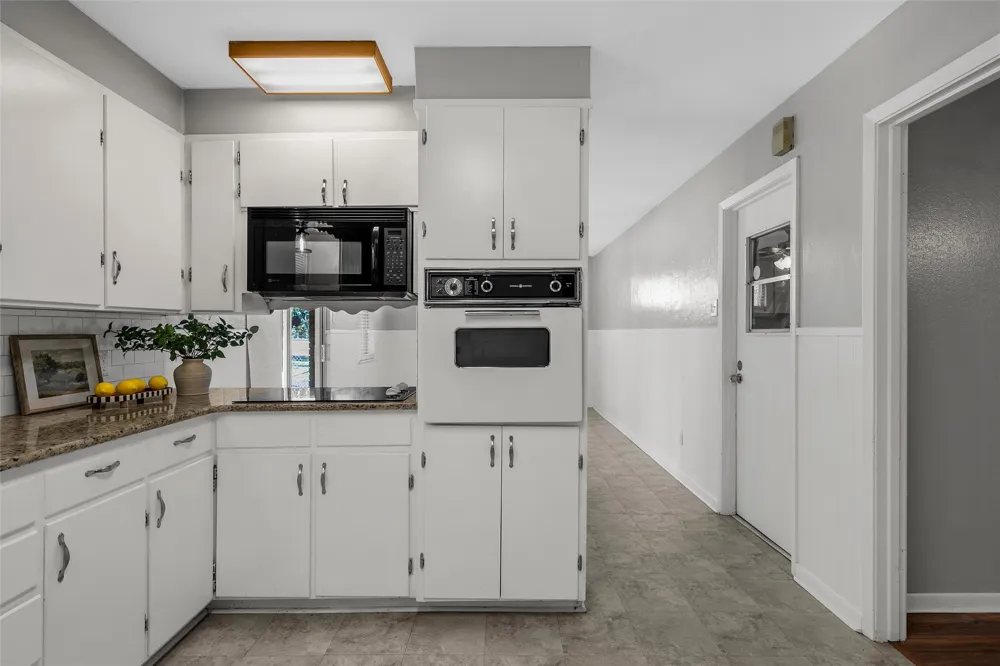 316 Cranbrook Drive Woodway, TX 76712