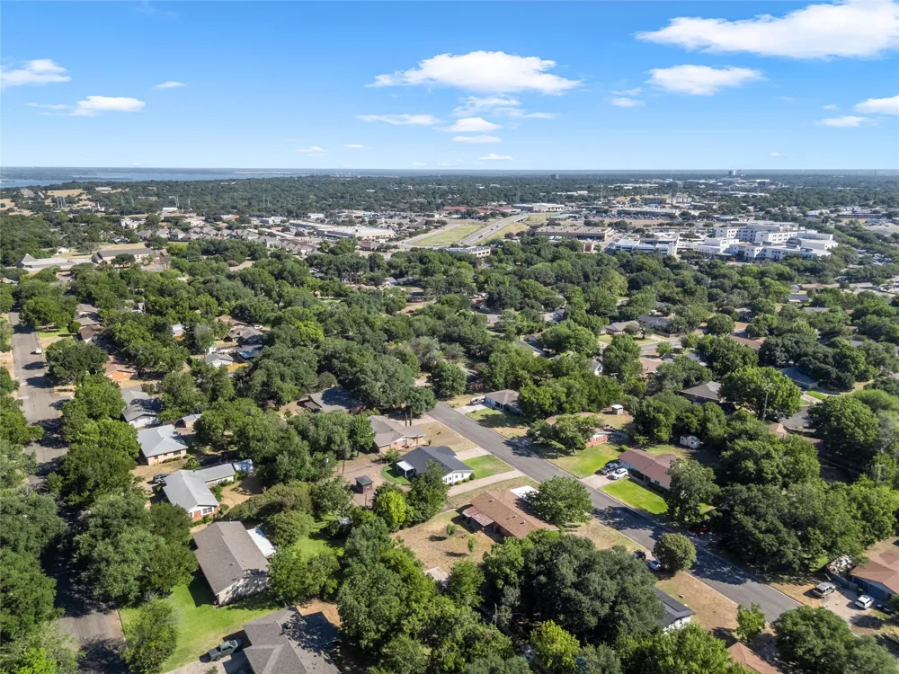 316 Cranbrook Drive Woodway, TX 76712