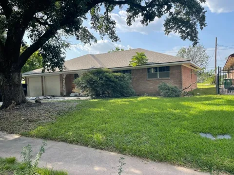 5818 Darlinghurst Drive